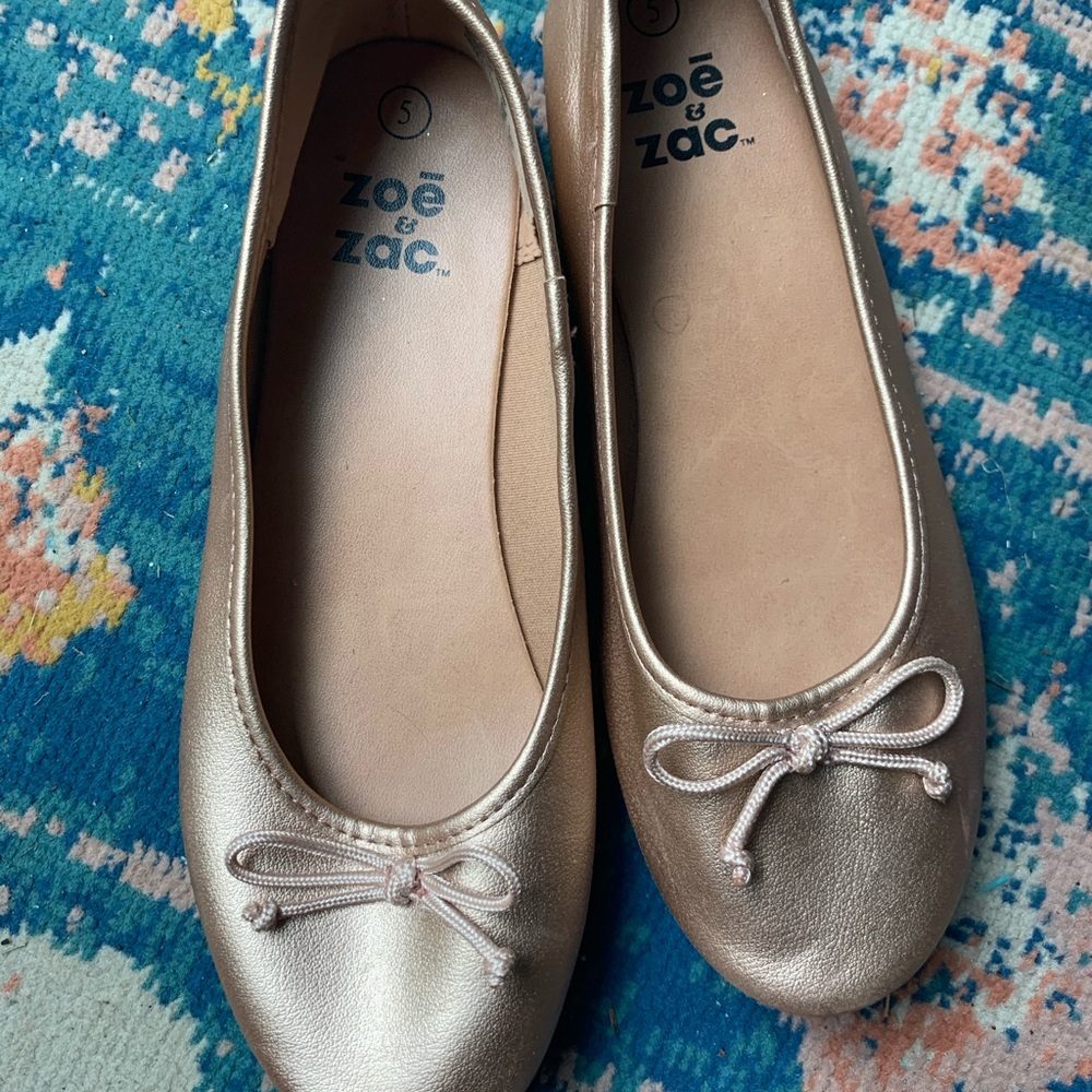 Girl’s slip on shoes size 5